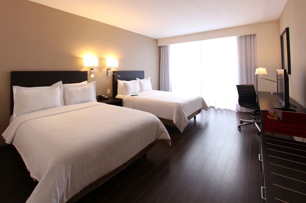 Fiesta Inn Silao Puerto Interior Eksteriør billede