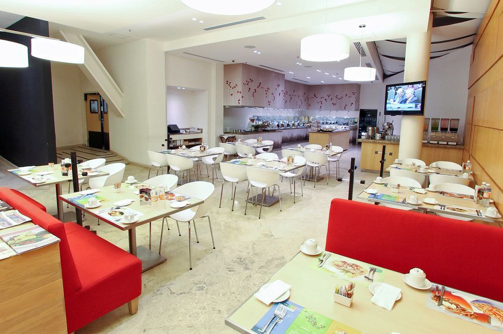 Fiesta Inn Silao Puerto Interior Eksteriør billede